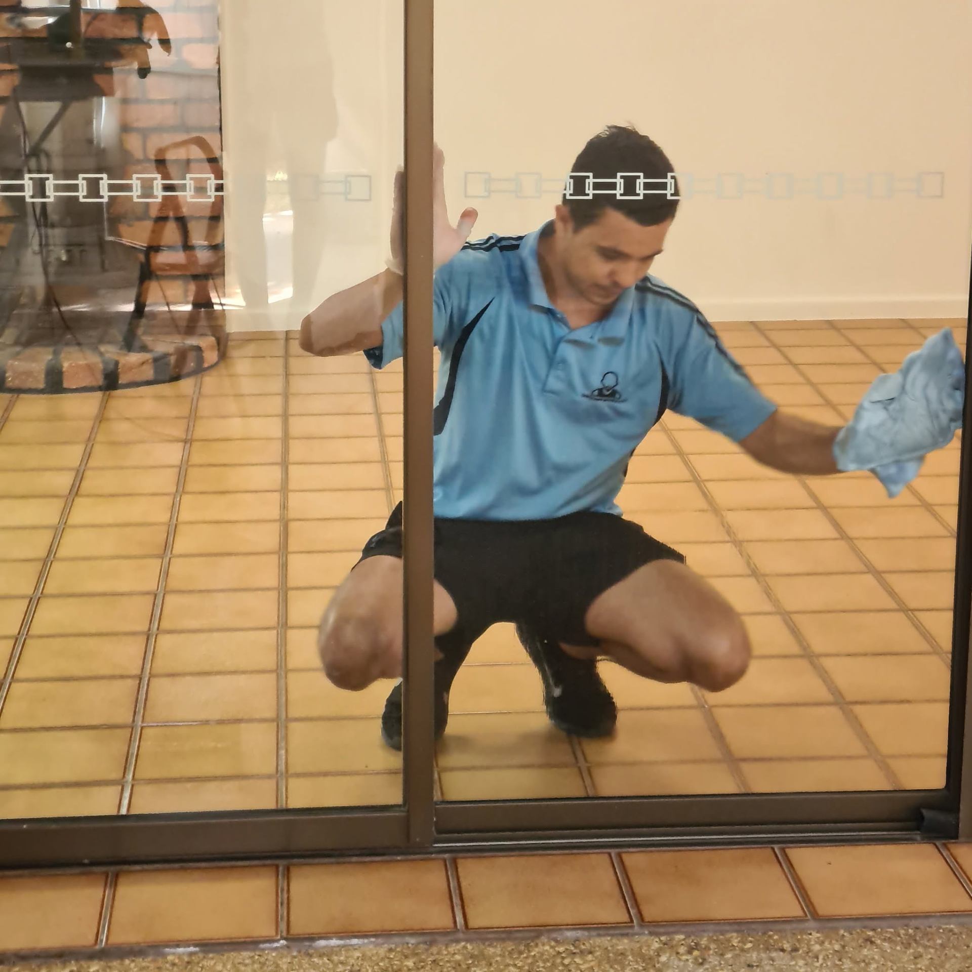 Streak-free glass door clean